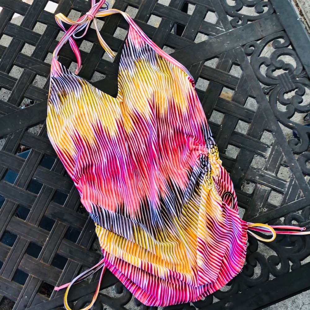 🌺 Striped Tankini Swimsuit Top
